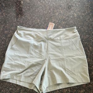 Patagonia Women’s Happy Hike Shorts 4” size Large NWT